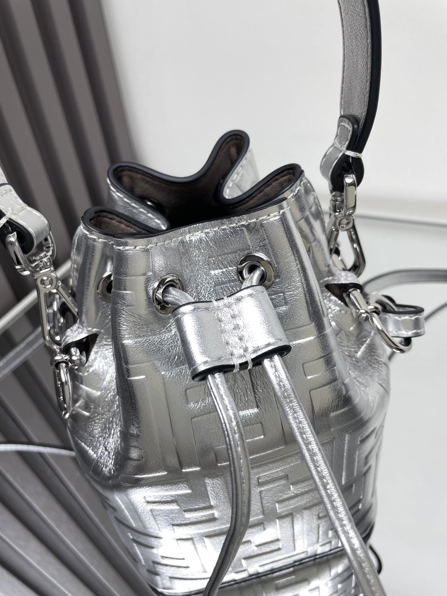Resilient Fendi Bucket Bags 69923