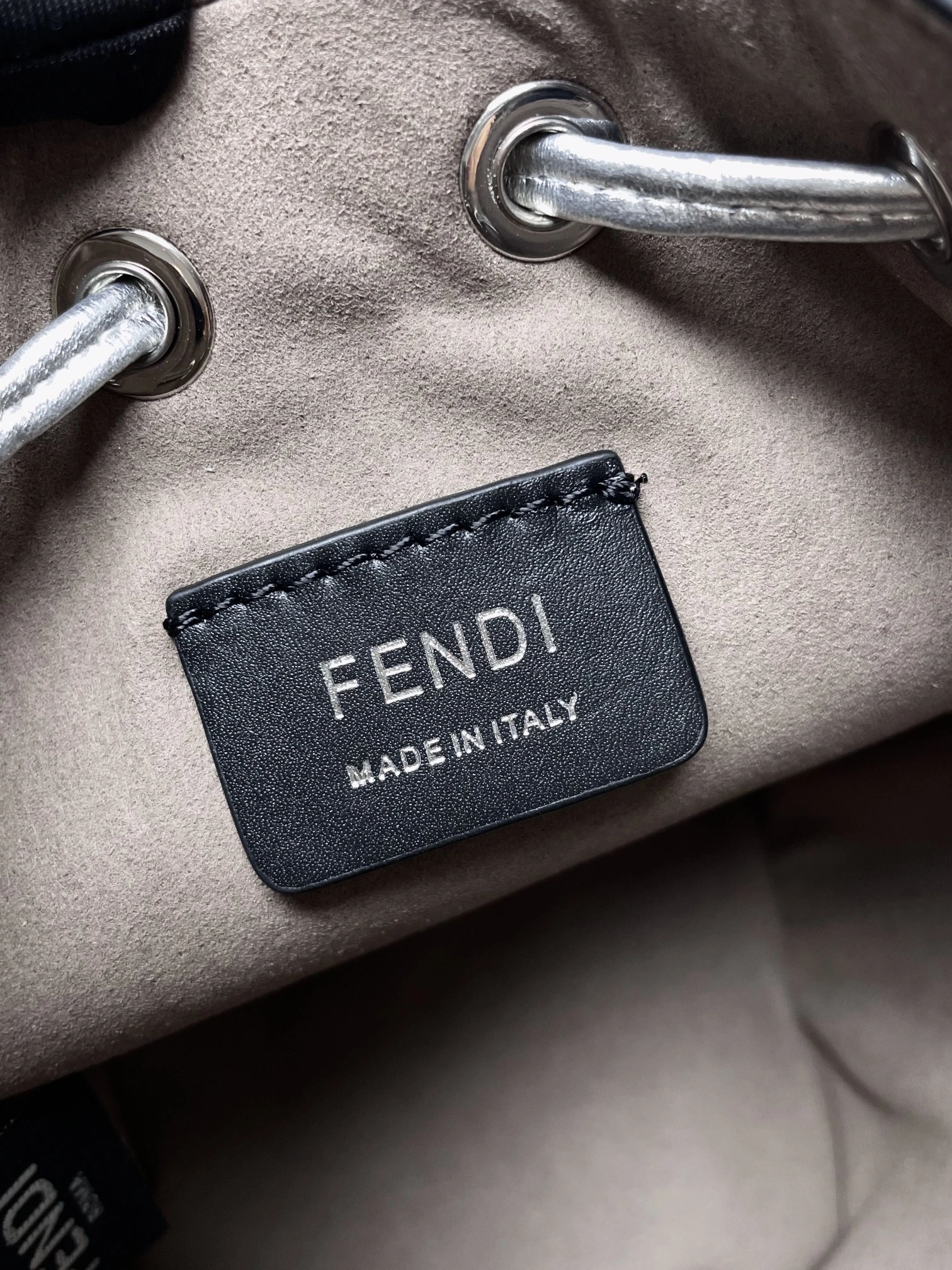 Resilient Fendi Bucket Bags 69923