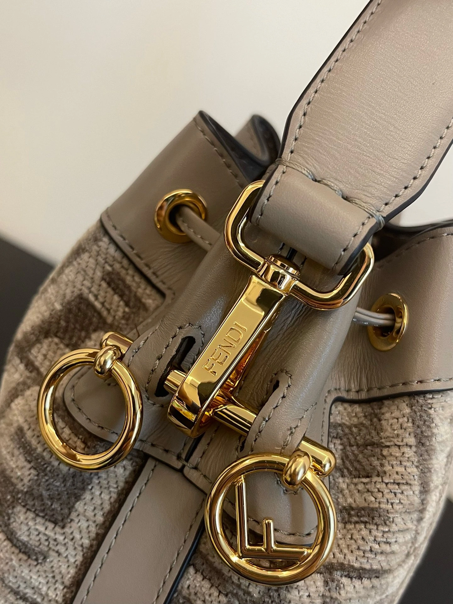 WrinkleFree Fendi Bucket Bags 69917
