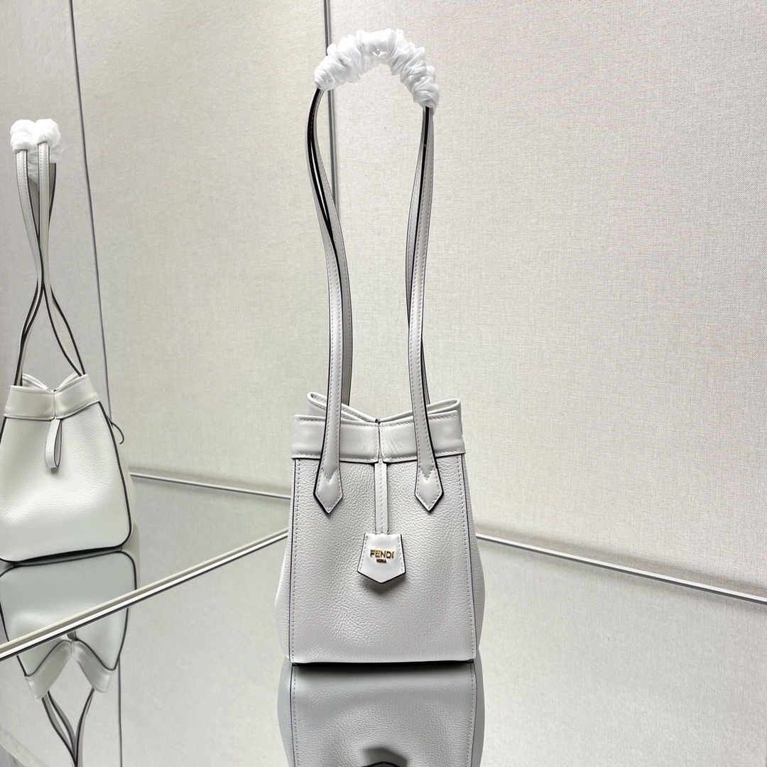 Fendi Bucket Bags Cozy 69920