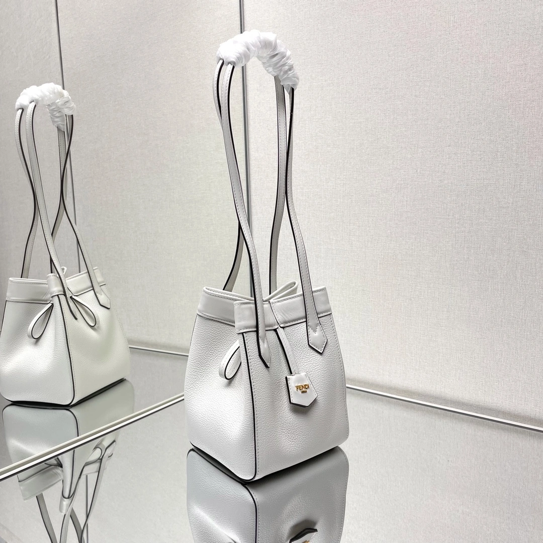 Fendi Bucket Bags Cozy 69920