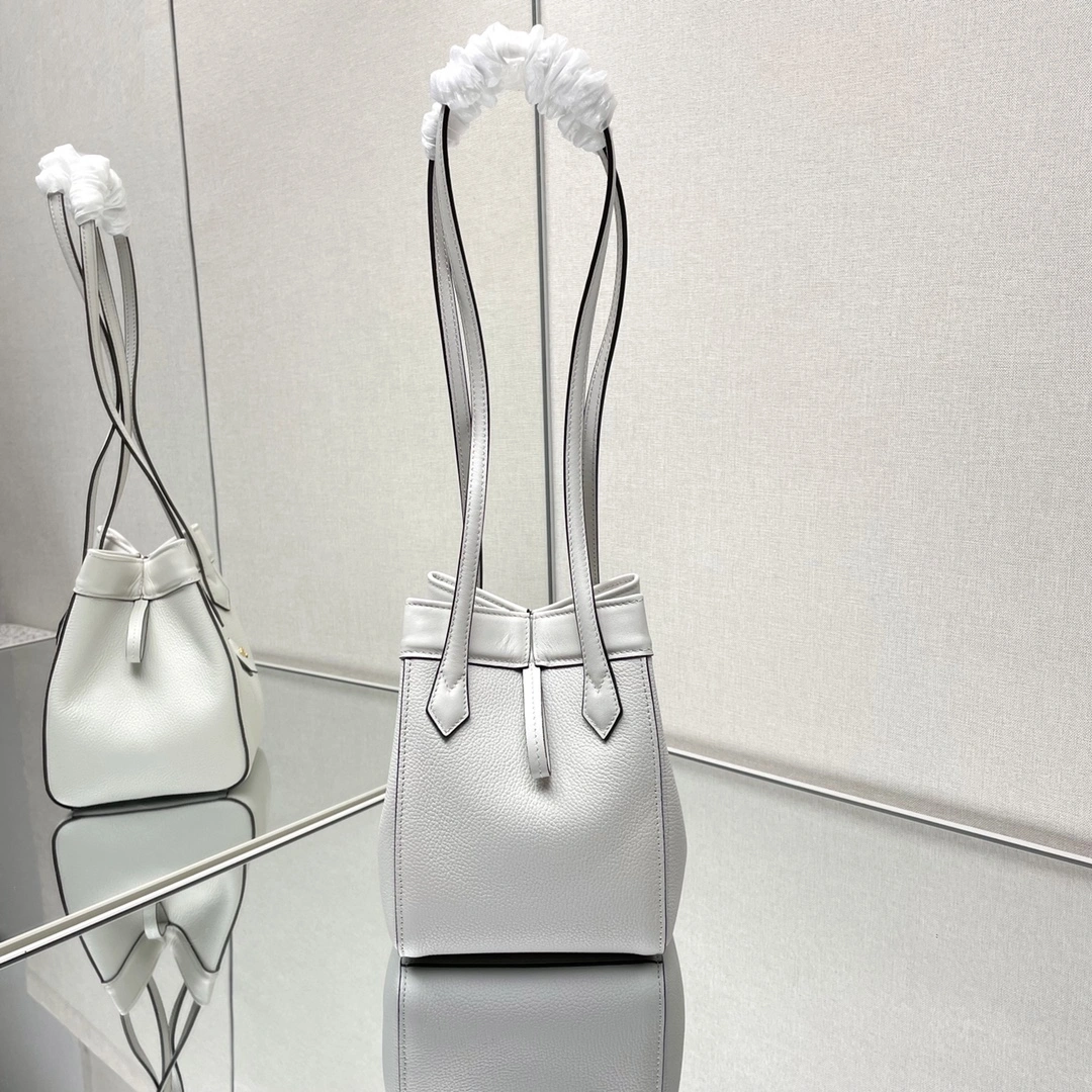 Fendi Bucket Bags Cozy 69920