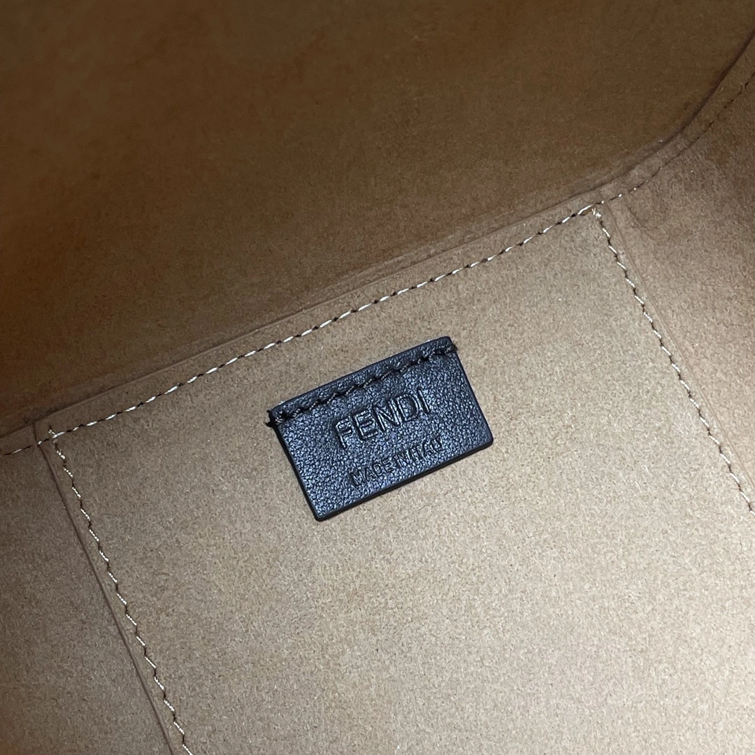 Fendi Bucket Bags Cozy 69920