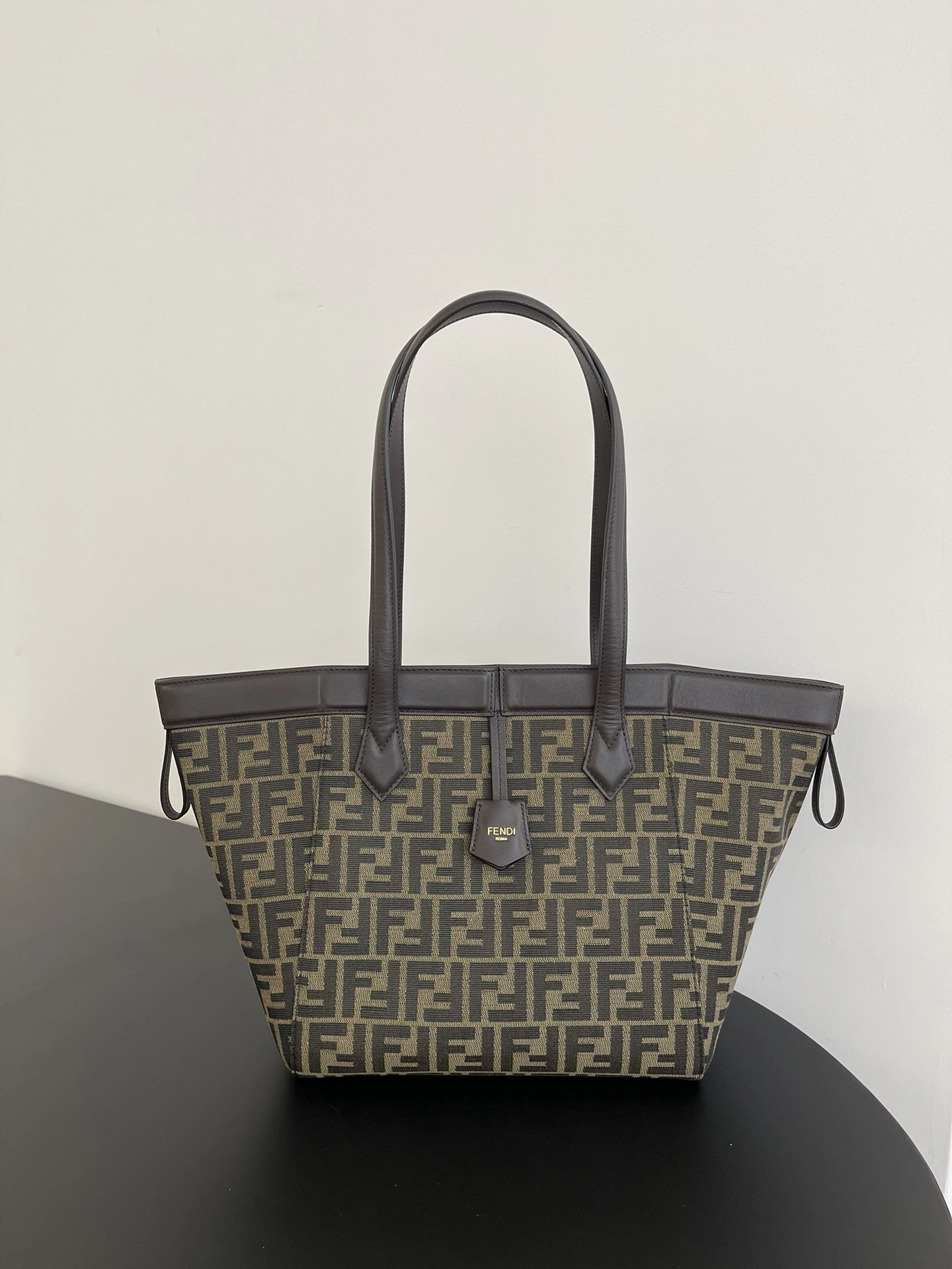 RelaxedFit Fendi Bucket Bags 69911