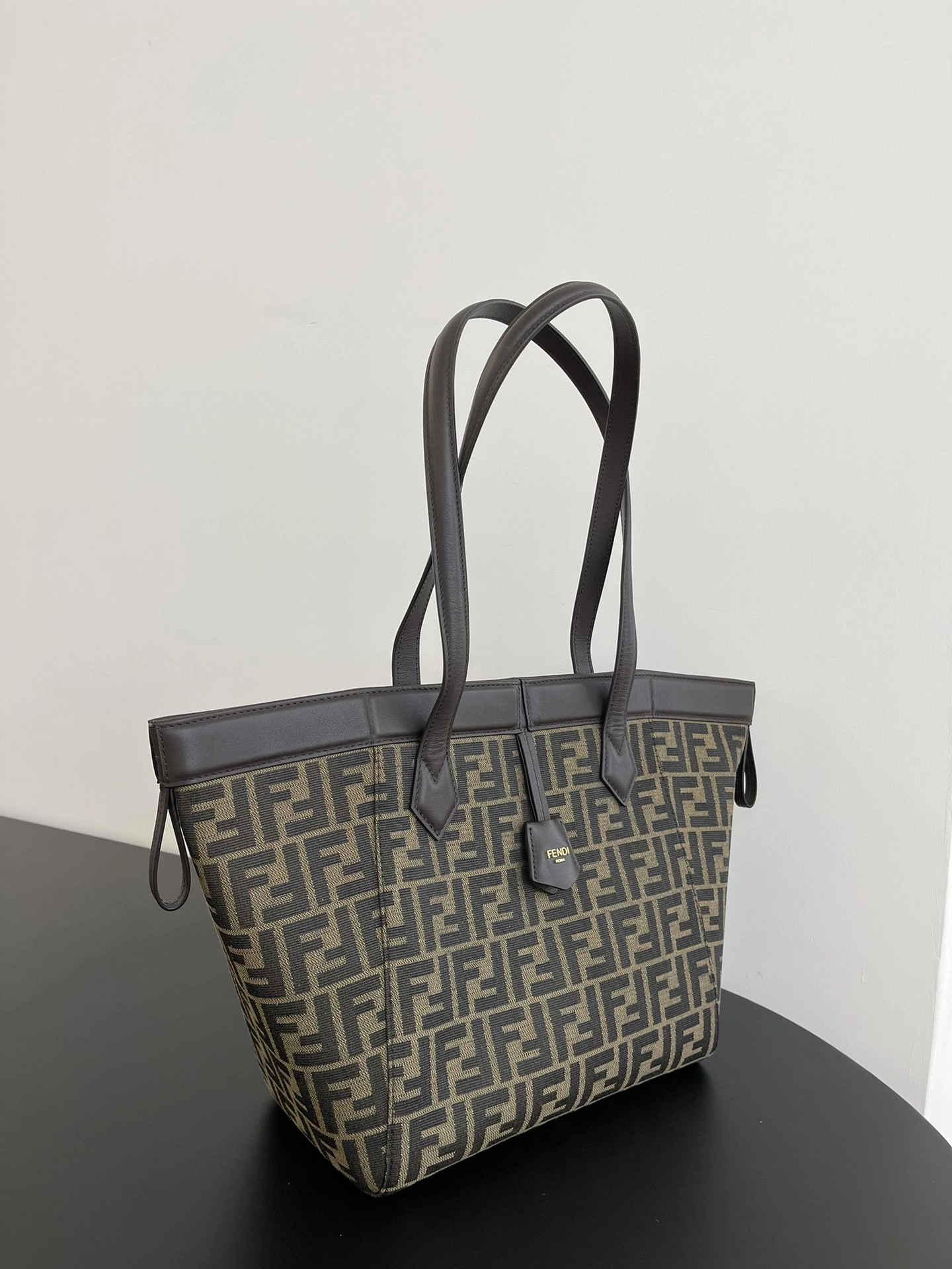RelaxedFit Fendi Bucket Bags 69911