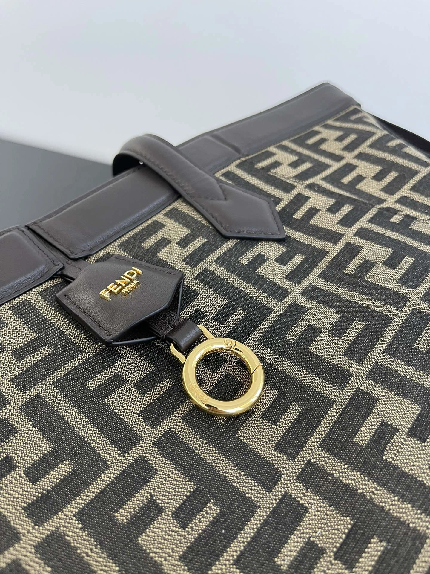 RelaxedFit Fendi Bucket Bags 69911