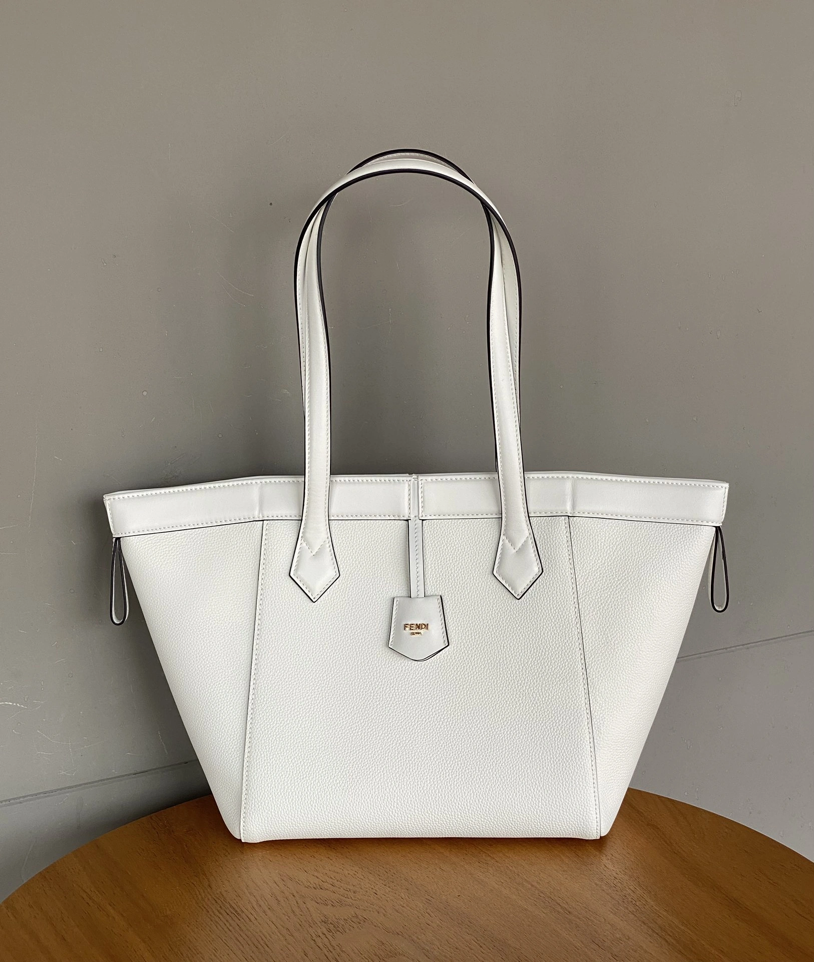 Fendi Bucket Bags Sleek 70010
