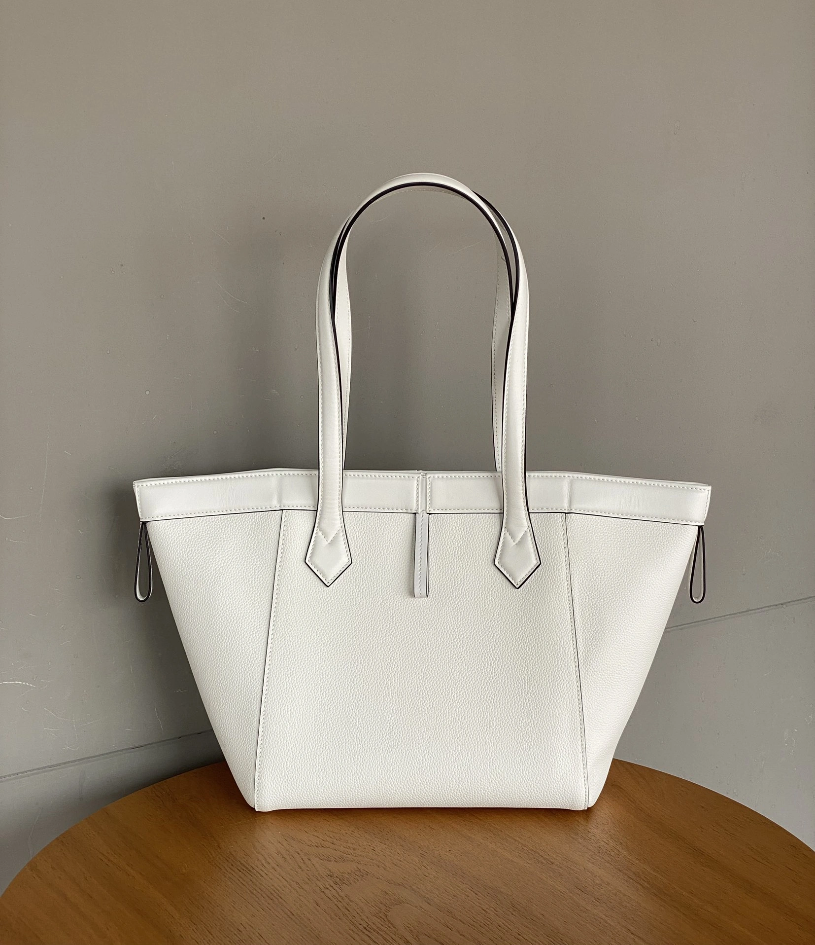 Fendi Bucket Bags Sleek 70010