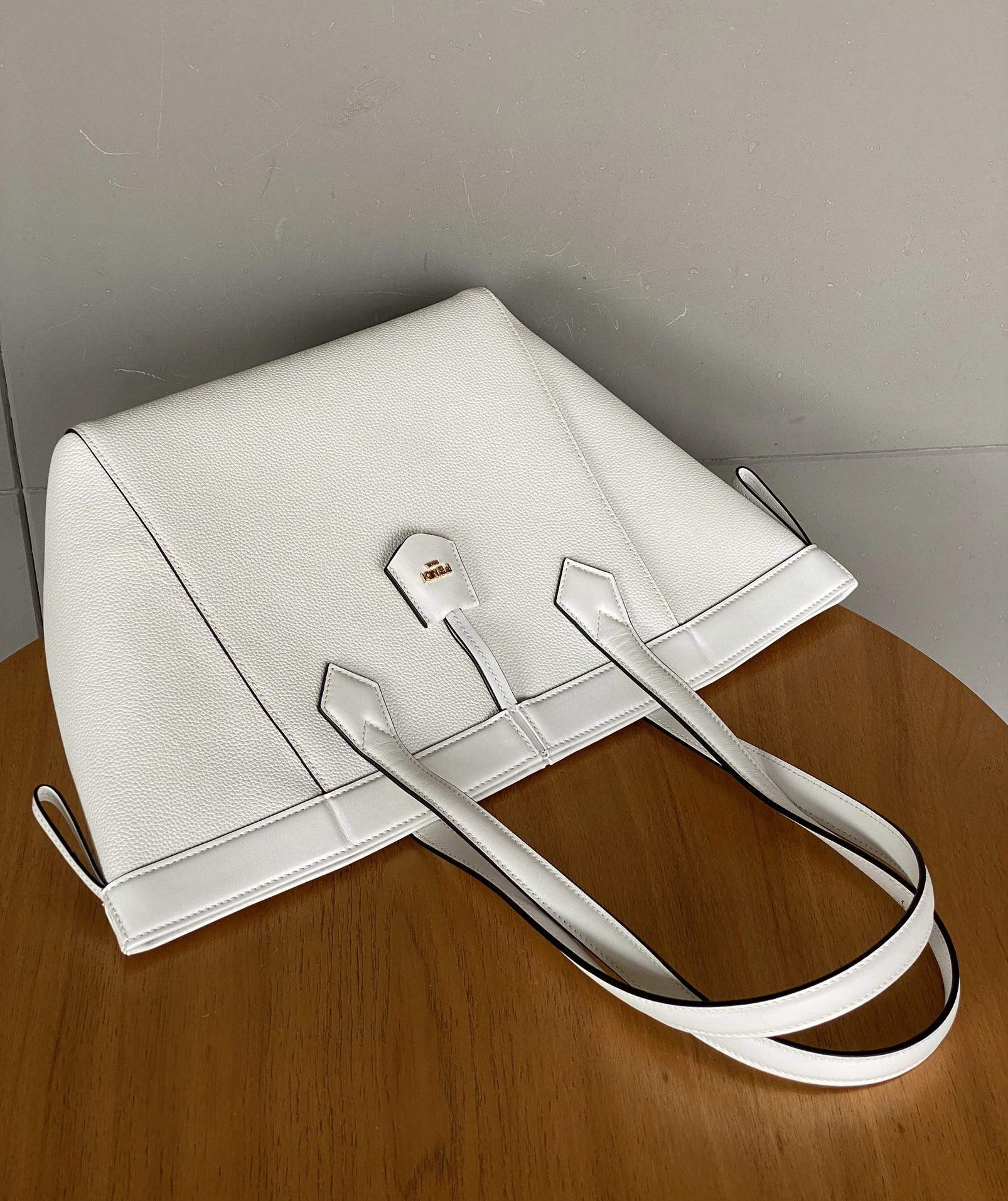 Fendi Bucket Bags Sleek 70010