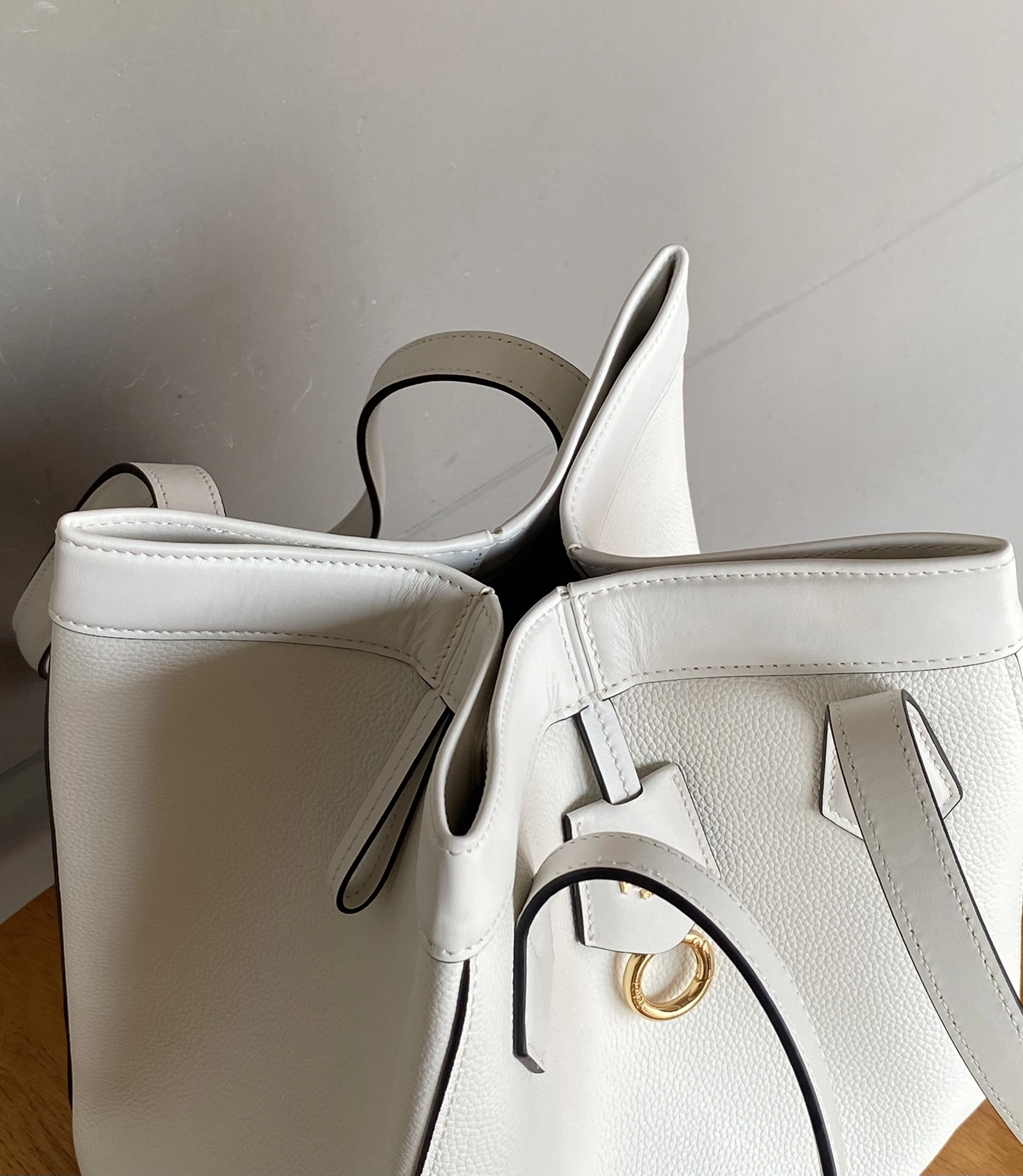 Fendi Bucket Bags Sleek 70010