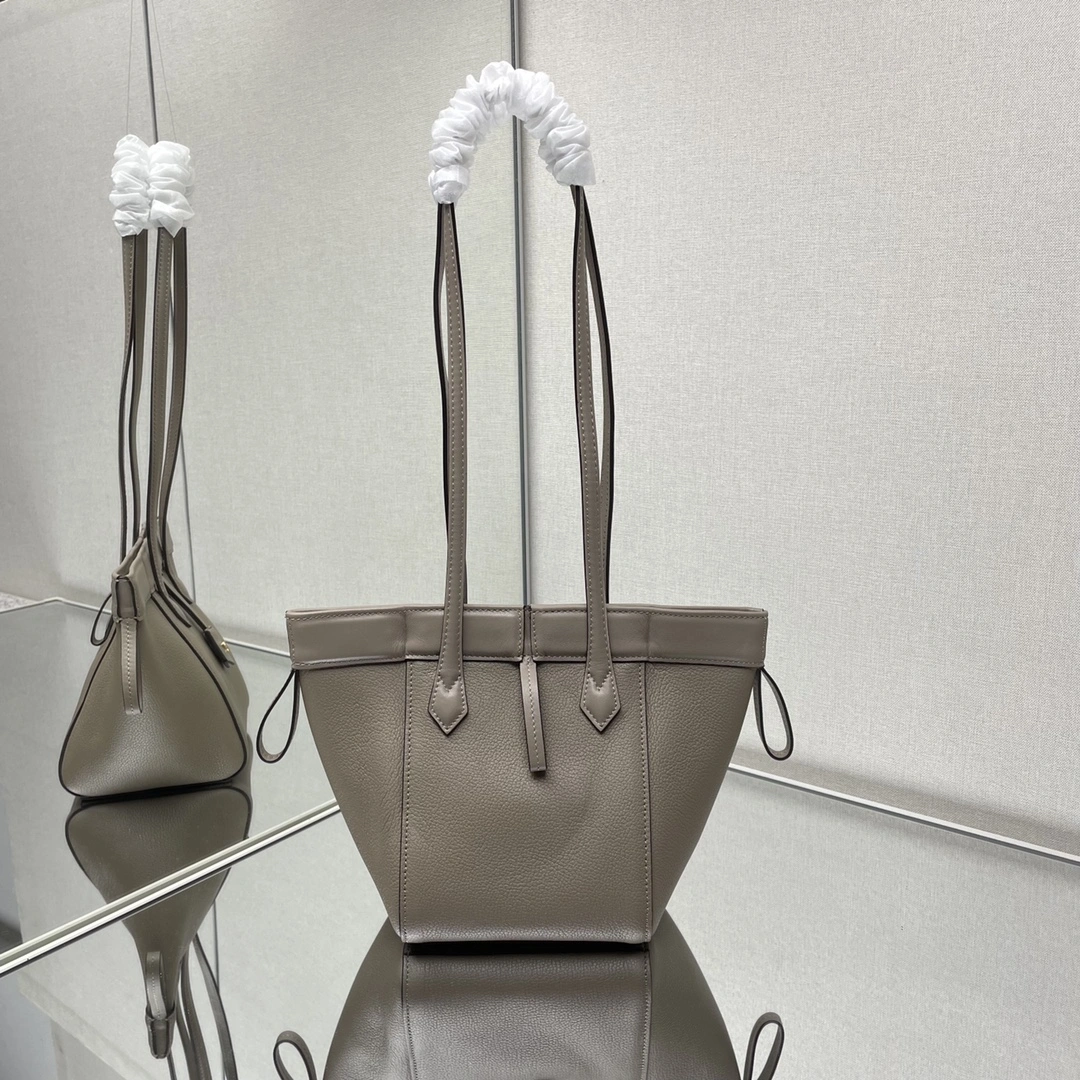 Fendi Bucket Bags Trendsetting 69919
