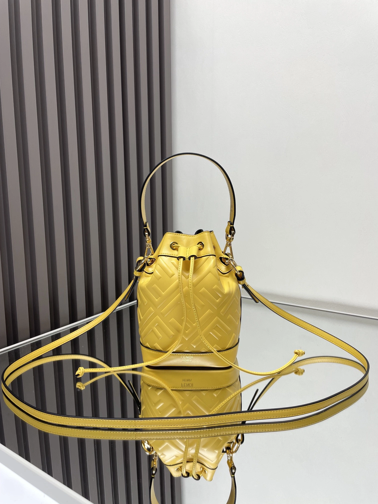 Comfortable Fendi Bucket Bags 69906