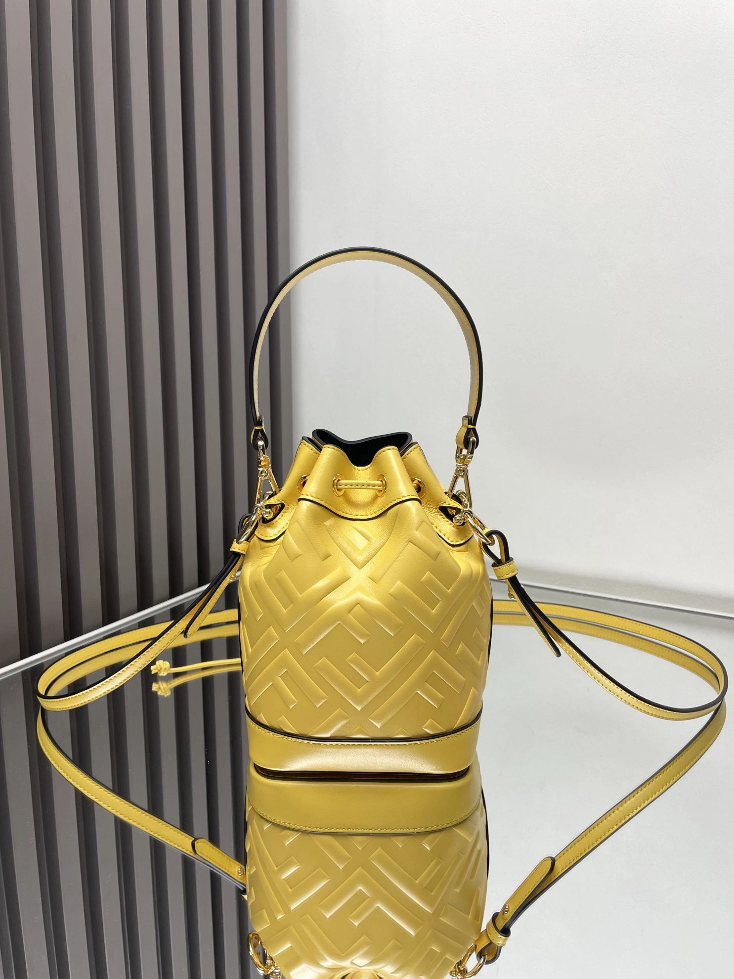 Comfortable Fendi Bucket Bags 69906