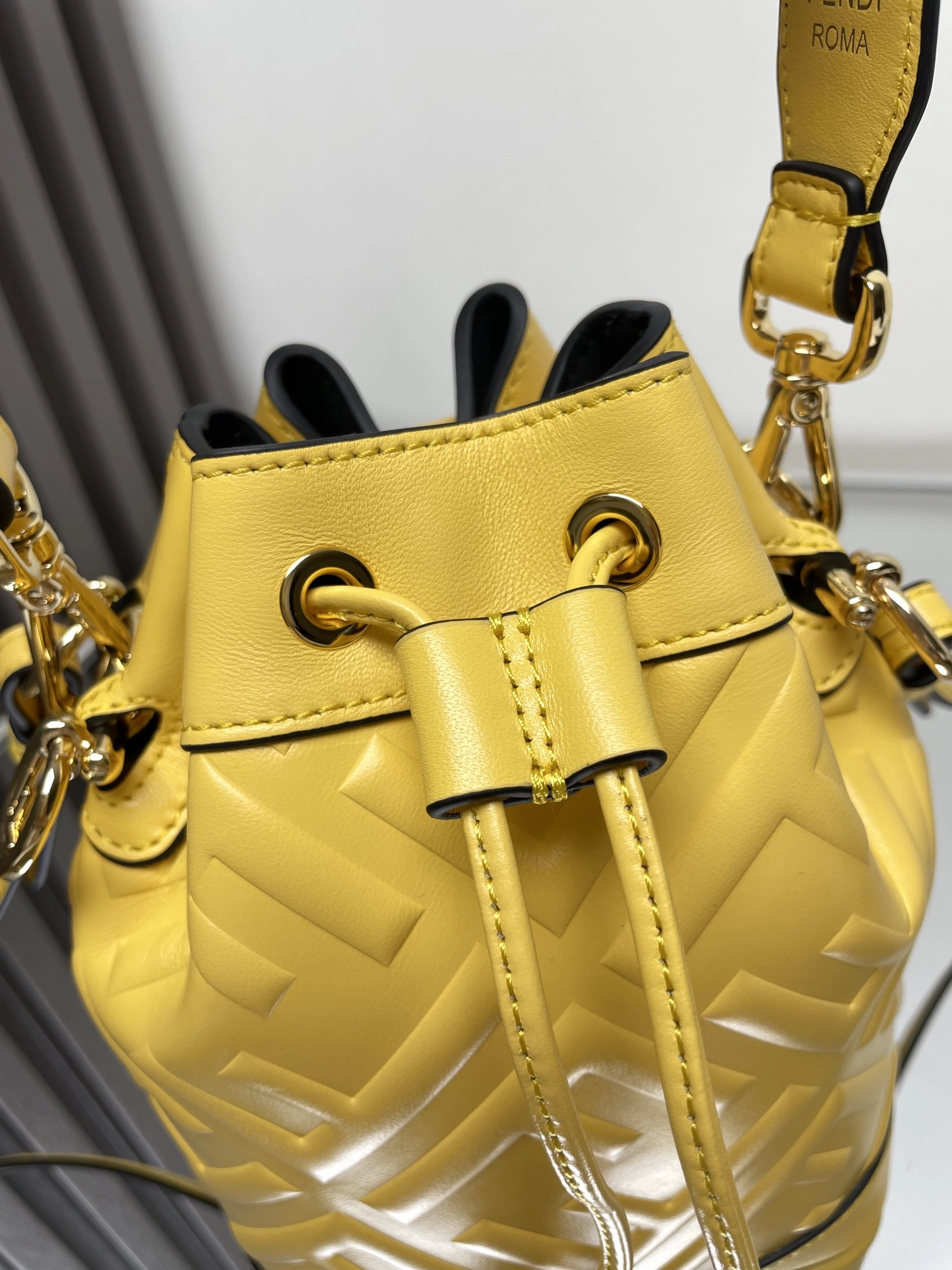 Comfortable Fendi Bucket Bags 69906