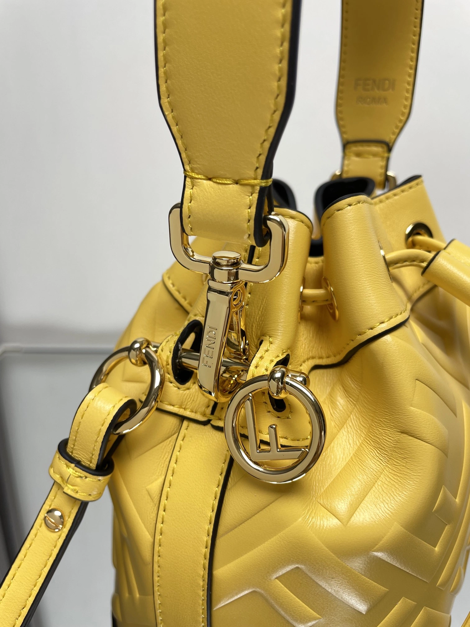 Comfortable Fendi Bucket Bags 69906