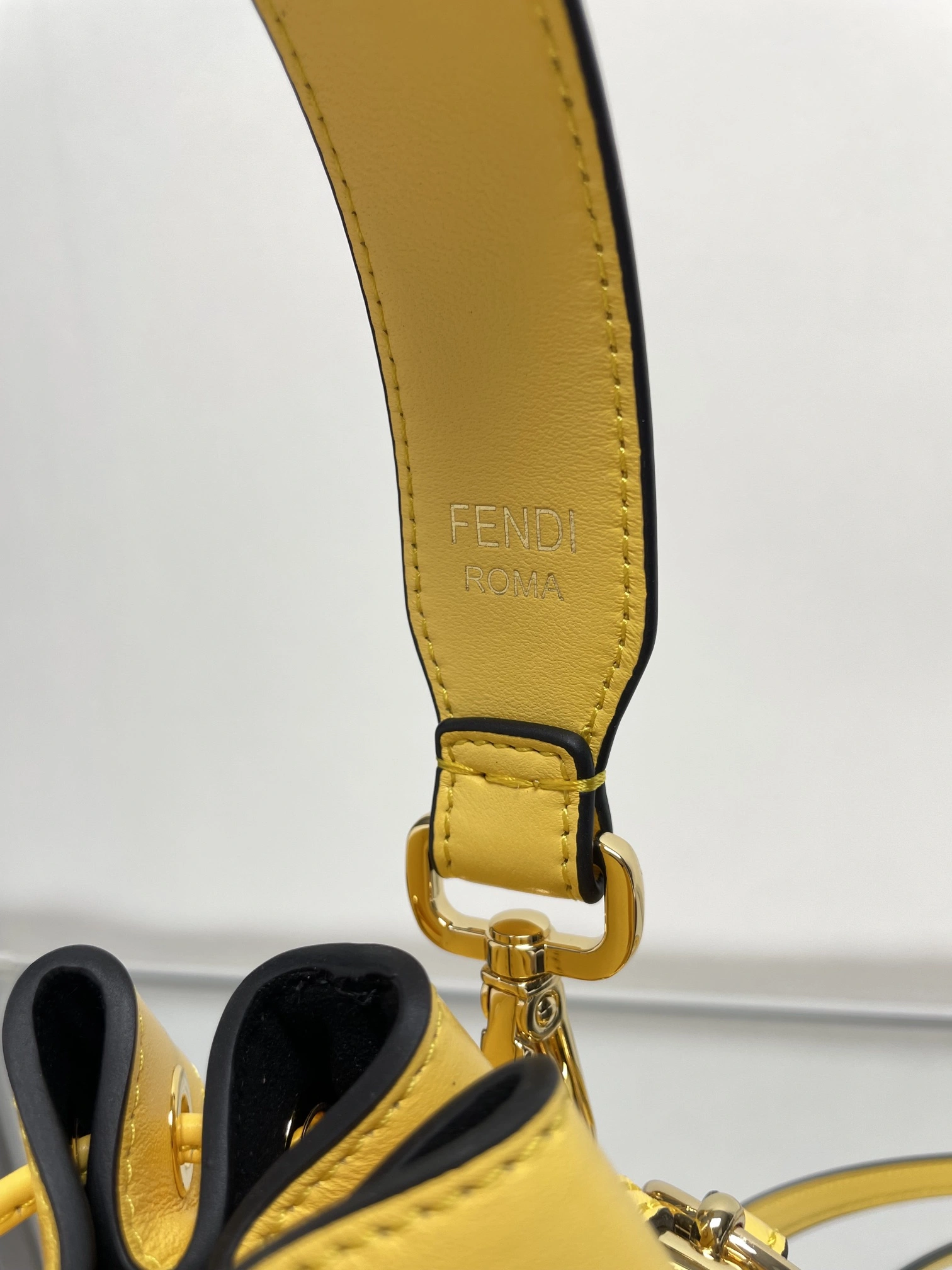 Comfortable Fendi Bucket Bags 69906