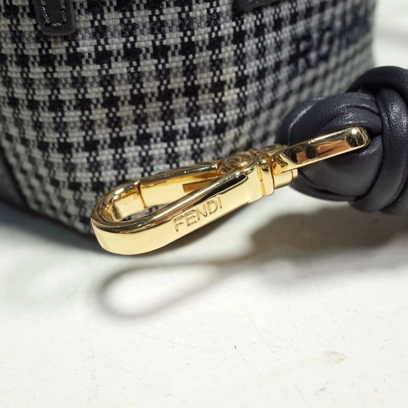 RelaxedFit Fendi Bucket Bags 59406