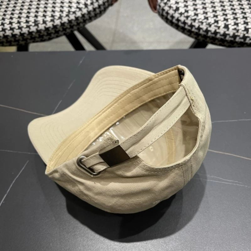 Fendi Caps Sleek 258992