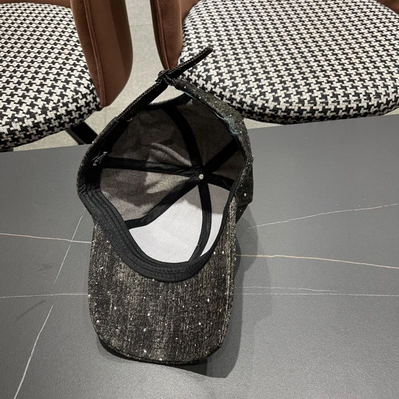 Trendsetting Fendi Caps 258978