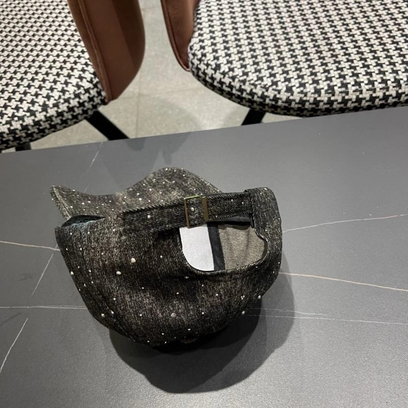 Trendsetting Fendi Caps 258978