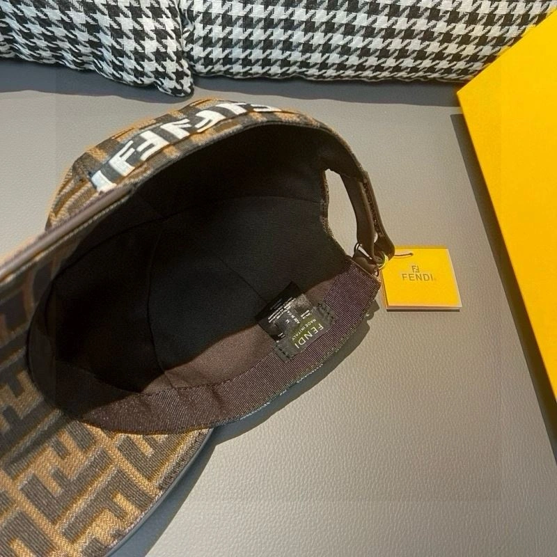 Fendi Caps Vibrant 258946