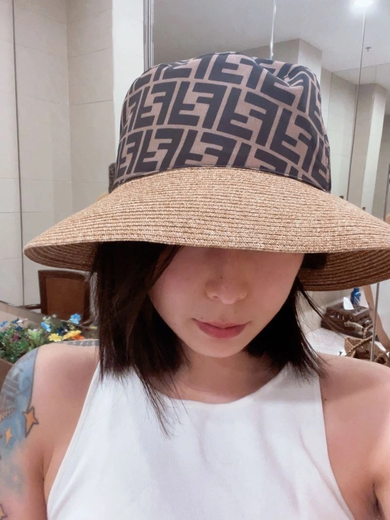 Versatile Fendi Caps 262091