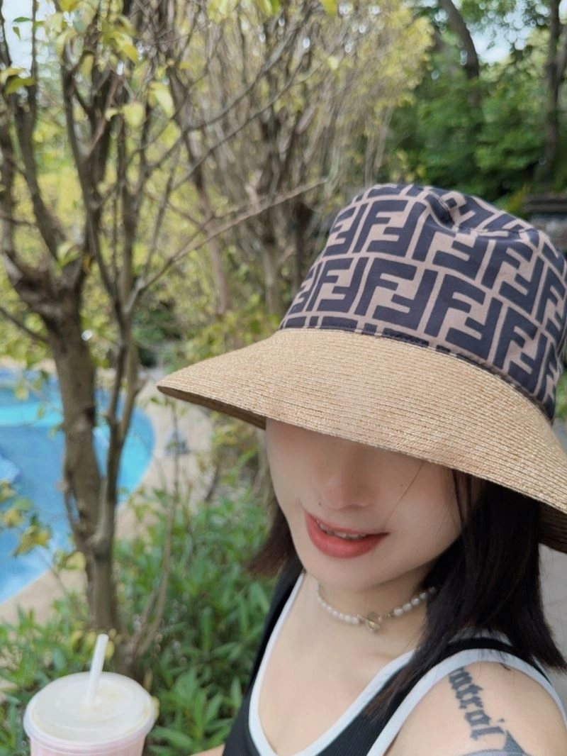 Versatile Fendi Caps 262091