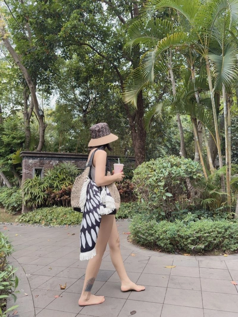 Versatile Fendi Caps 262091