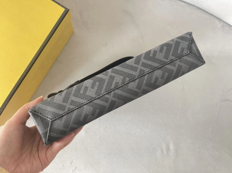 Effortless Fendi Clutch Bags 72921