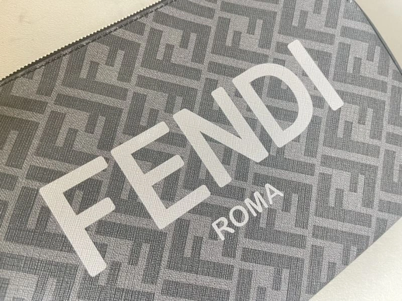 Effortless Fendi Clutch Bags 72921