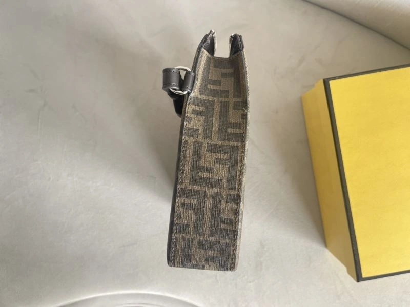 Flexible Fendi Clutch Bags 72931