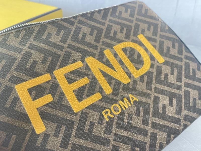 Flexible Fendi Clutch Bags 72931