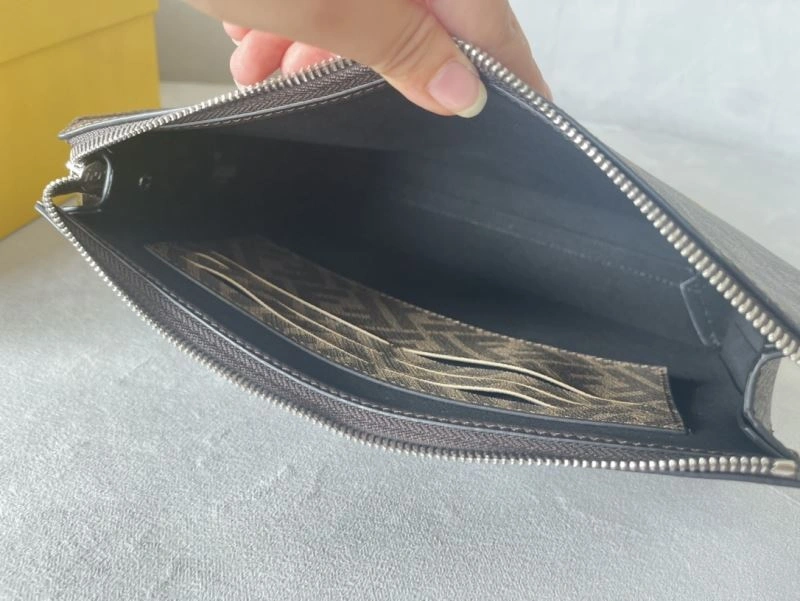 Flexible Fendi Clutch Bags 72931