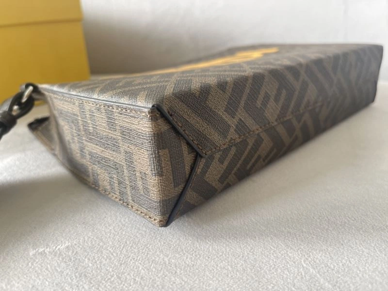 Flexible Fendi Clutch Bags 72931