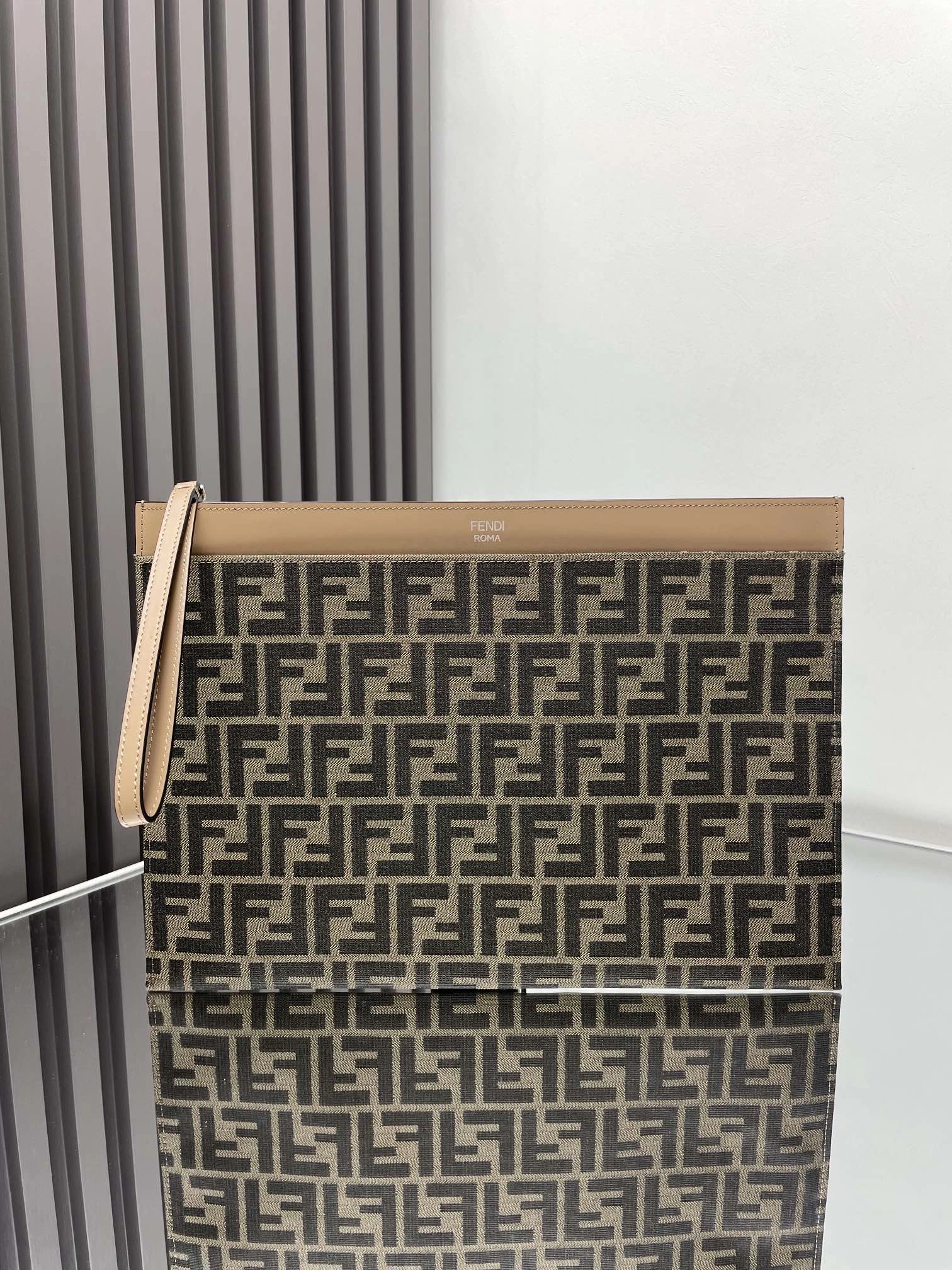 Cozy Fendi Clutch Bags 69892