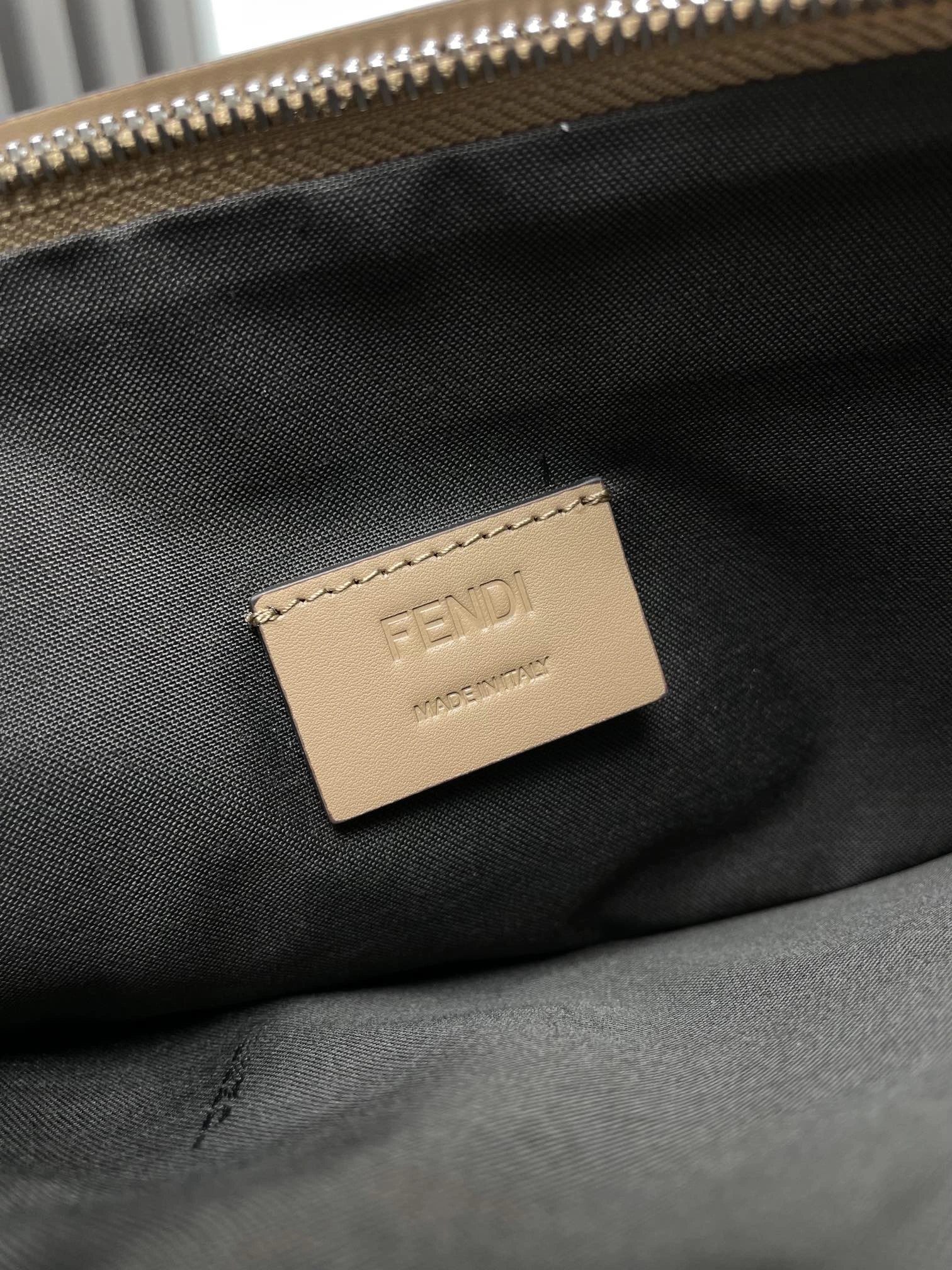 Cozy Fendi Clutch Bags 69892