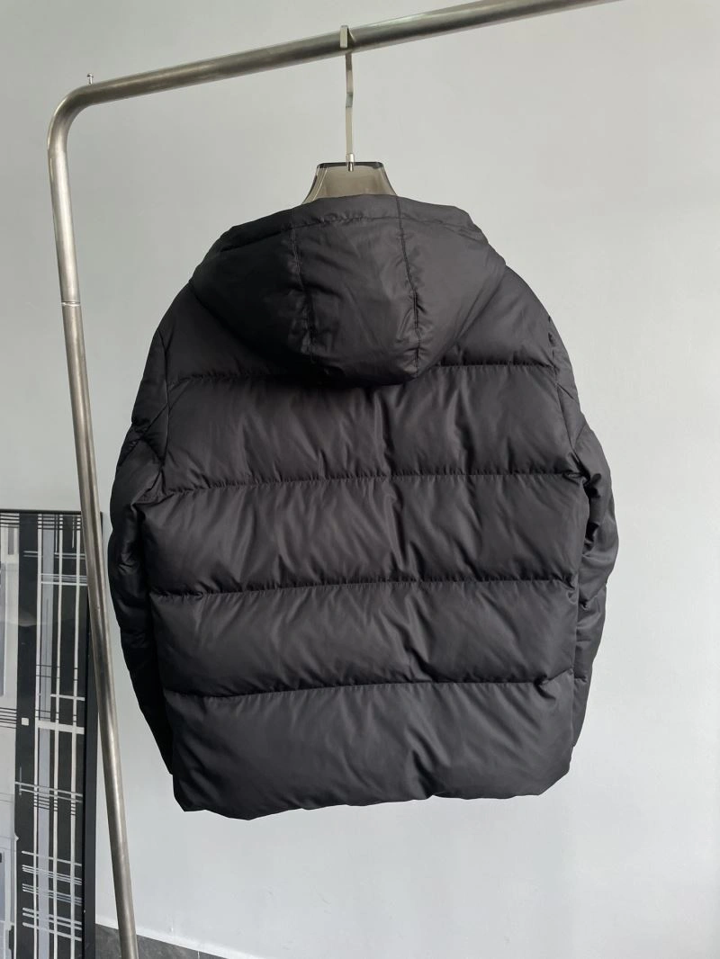 Fendi Down Jackets Sleek 123441