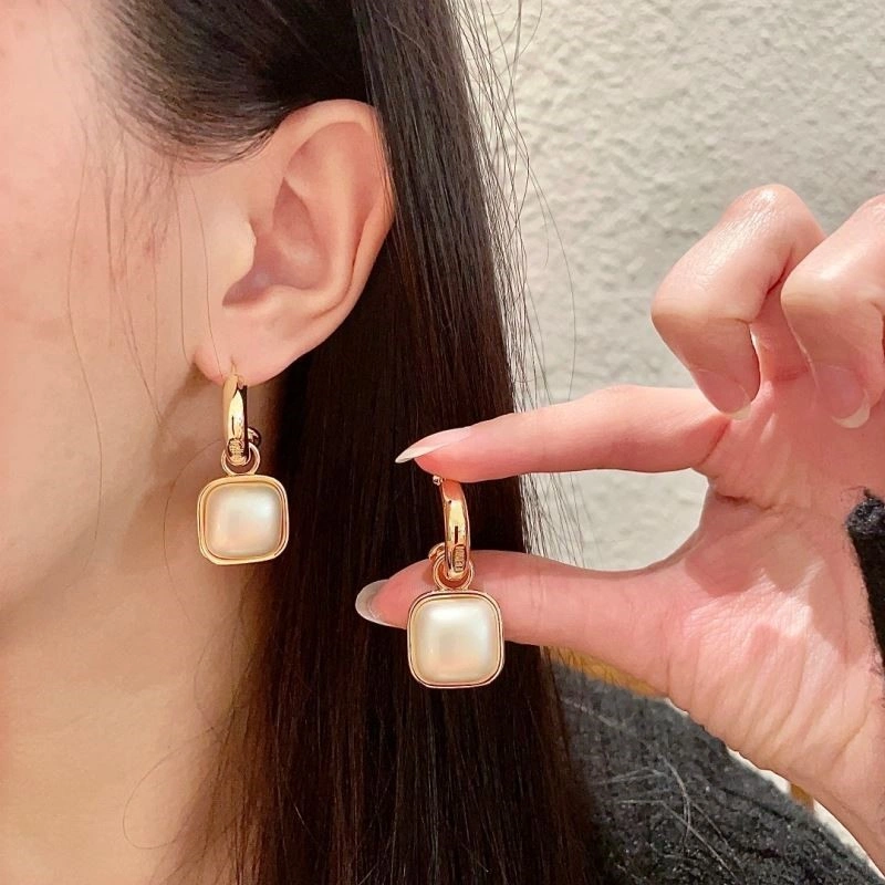 Minimalist Fendi Earrings 209889