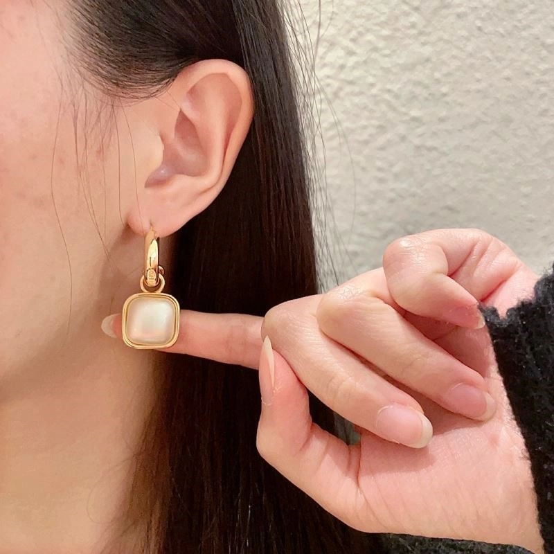 Minimalist Fendi Earrings 209889