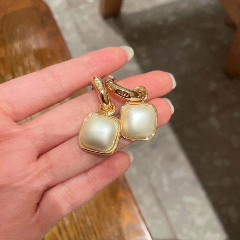 Minimalist Fendi Earrings 209889