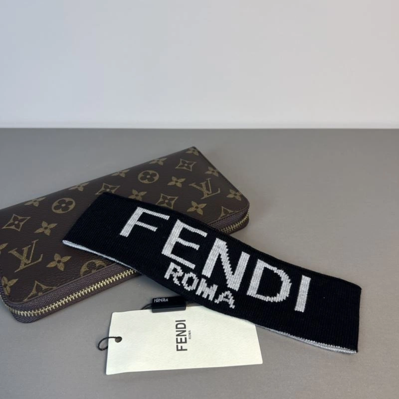 Compact Fendi Hair Hoop 263105