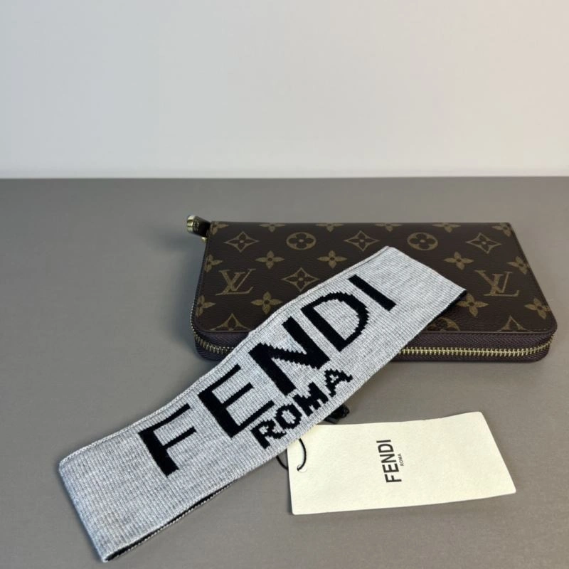 Compact Fendi Hair Hoop 263105