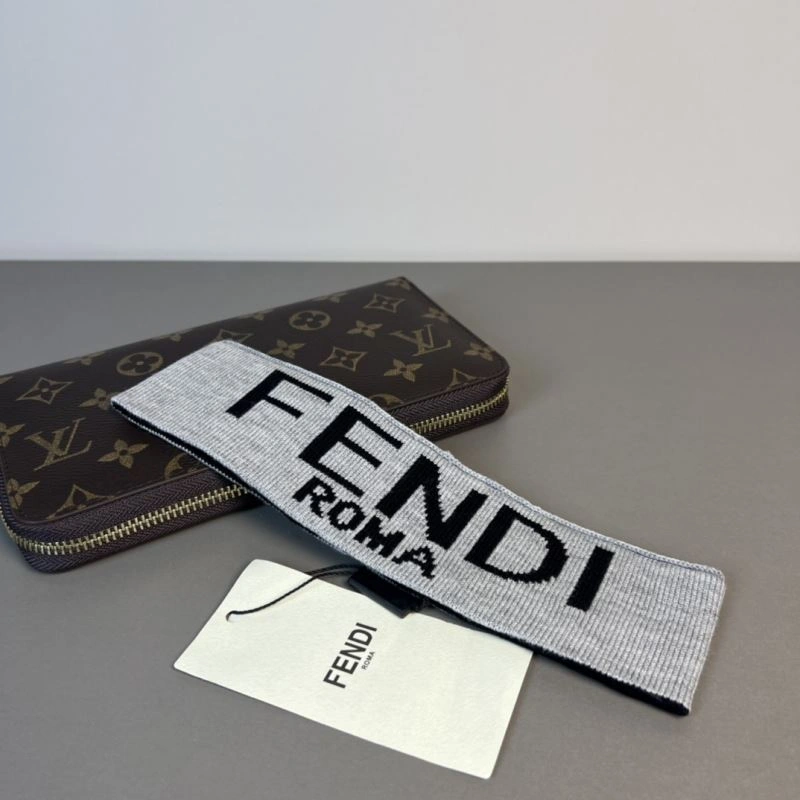 Compact Fendi Hair Hoop 263105