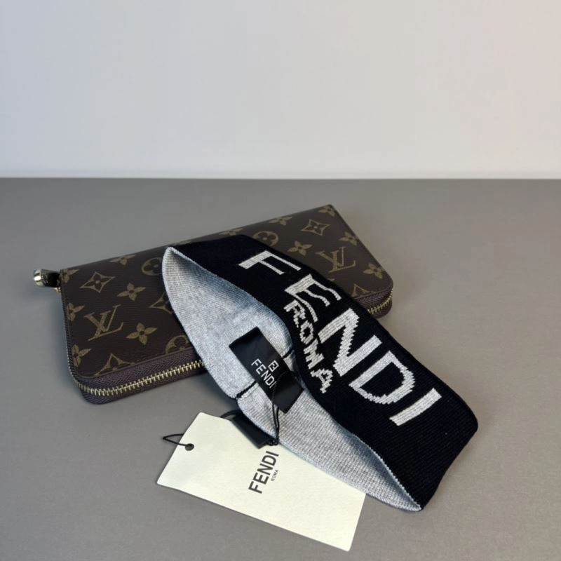 Compact Fendi Hair Hoop 263105