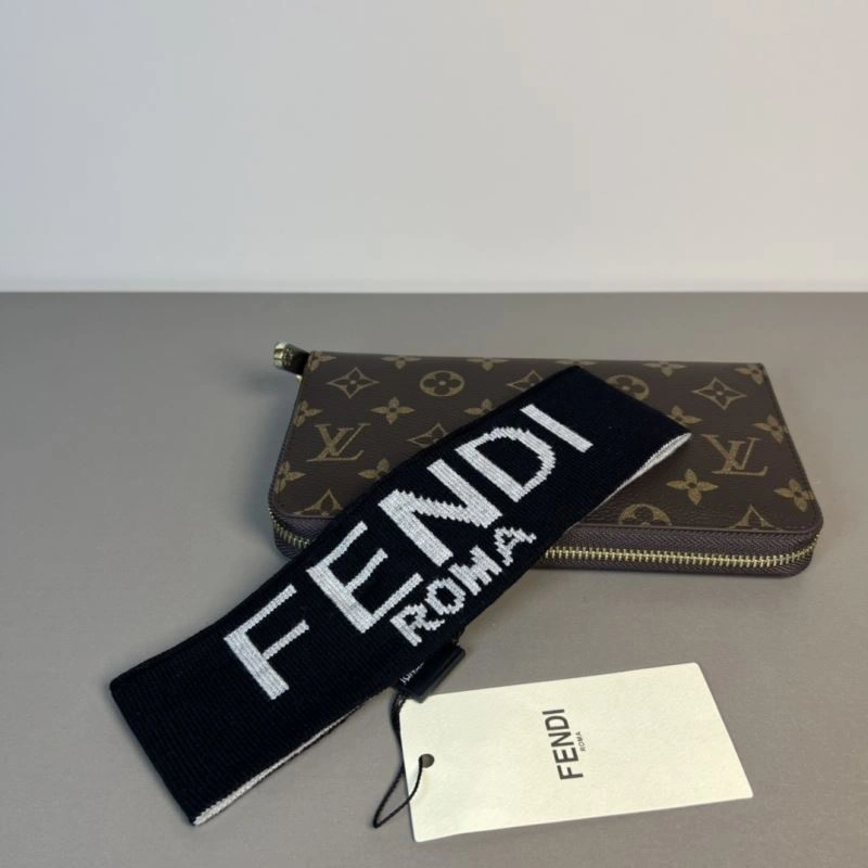 Compact Fendi Hair Hoop 263105