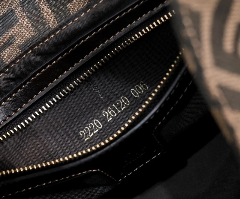 Fendi Hobo Bags Lightweight 85352