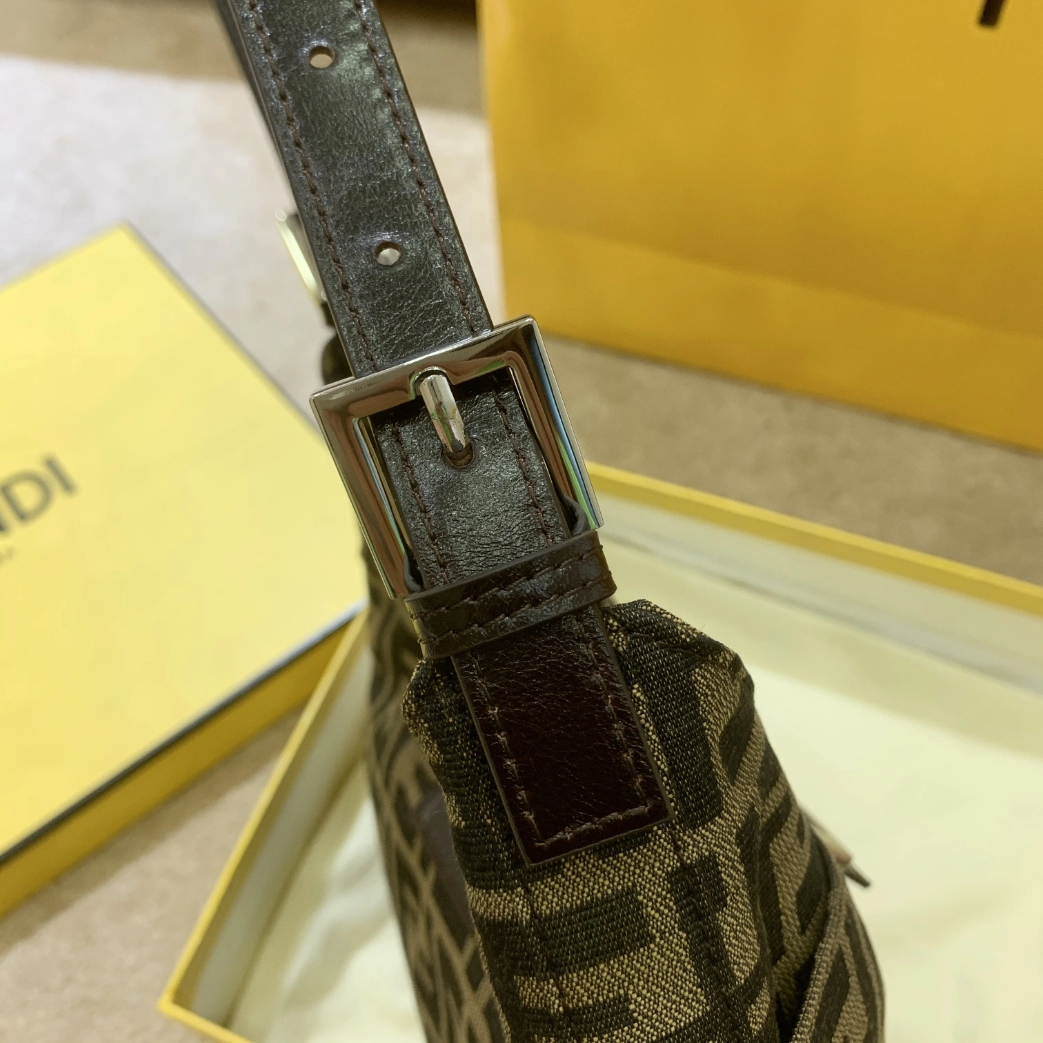 Fendi Hobo Bags OdorResistant 76836