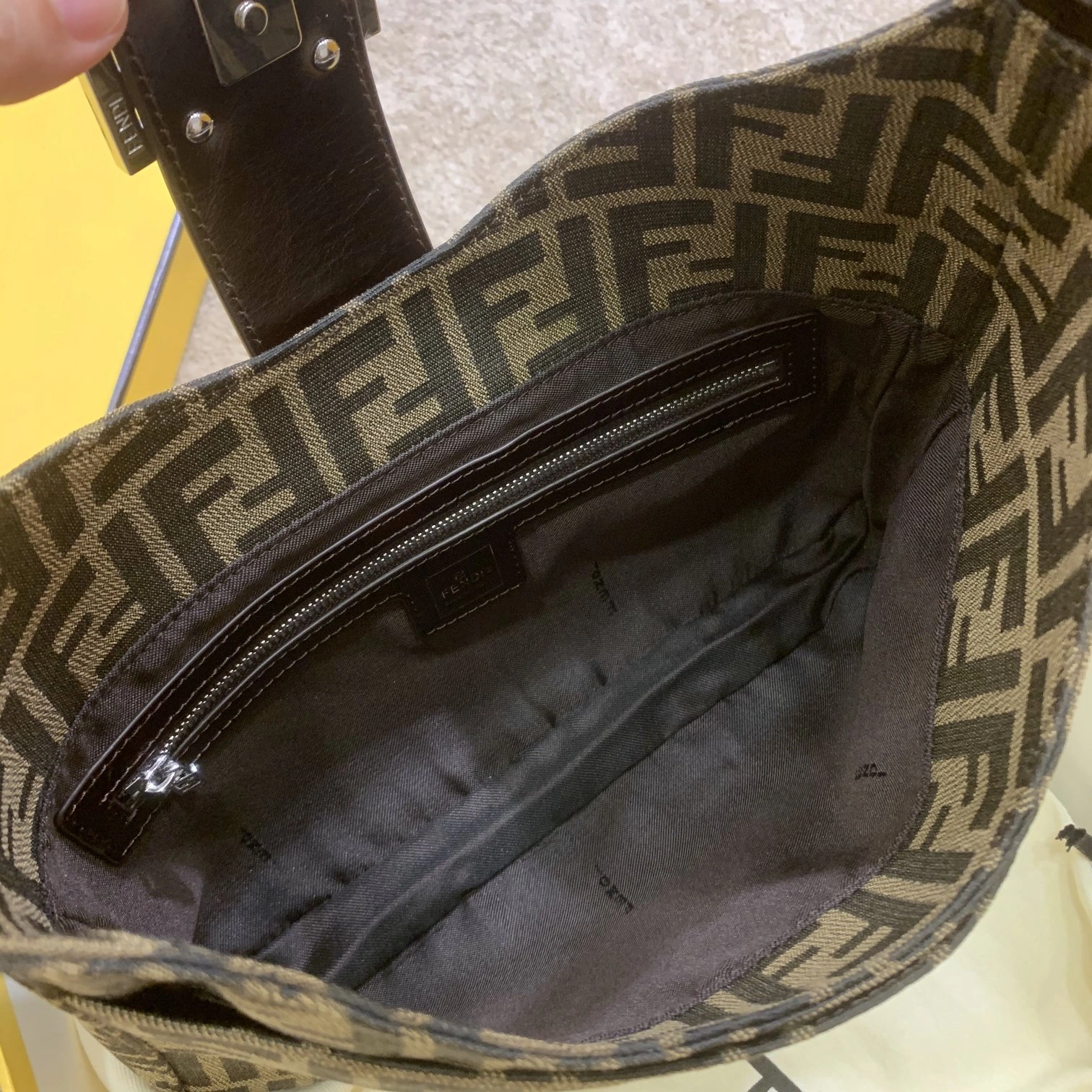 Fendi Hobo Bags OdorResistant 76836