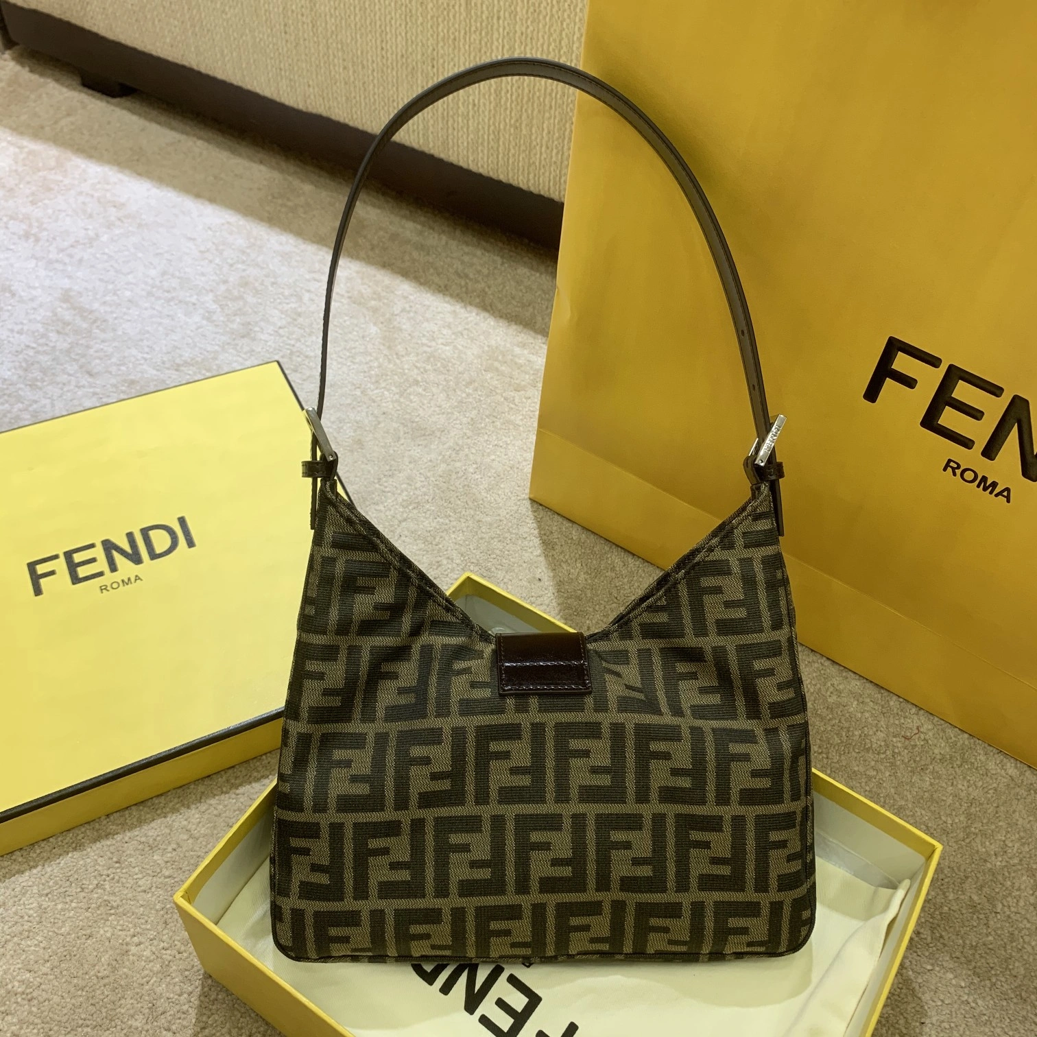Fendi Hobo Bags OdorResistant 76836
