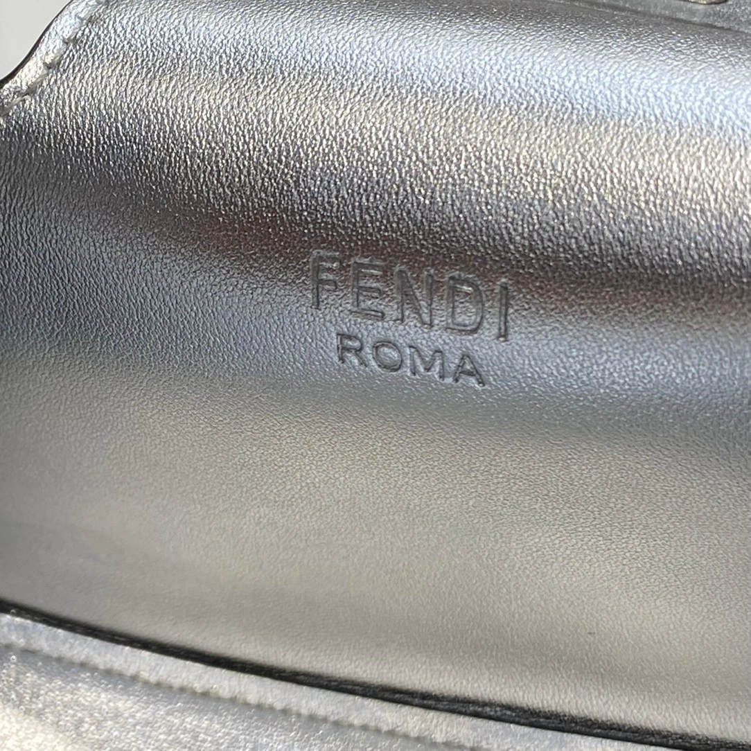 Minimalist Fendi Hobo Bags 76816